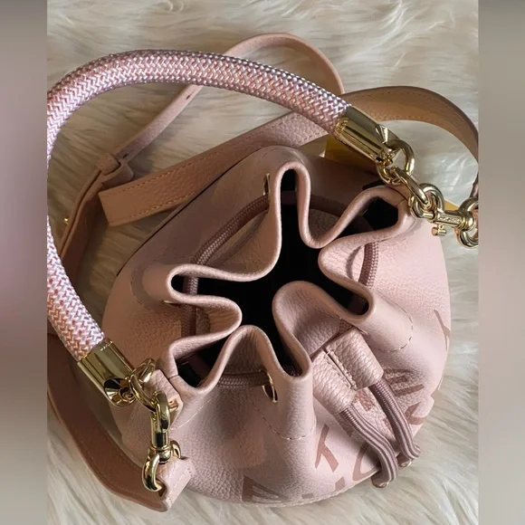 💰SOLD - H652L01PF22 - Marc Jacobs The Leather Bucket Bag - Picture 9 of 15